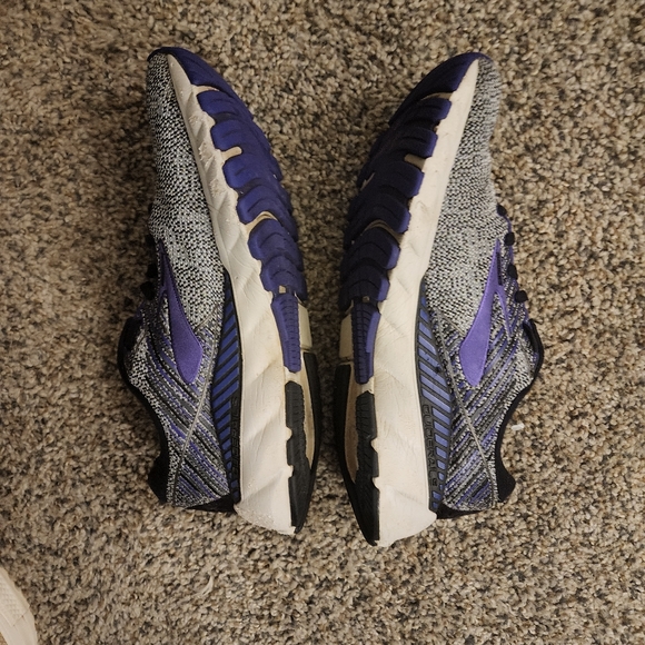 Brooks Adrenaline 19 - Picture 7 of 10